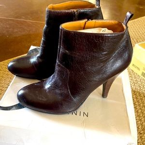Nine West boots in dark brown
